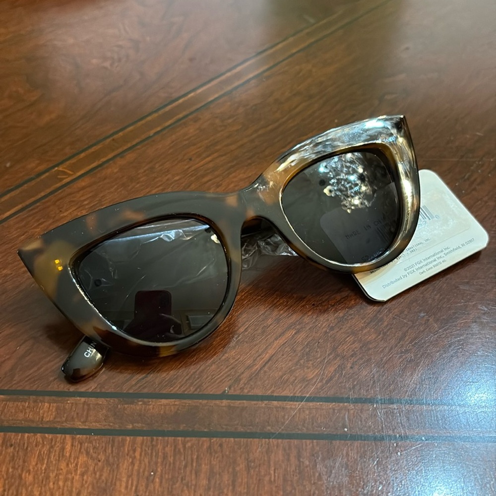 New with tags CaliBlue tortoise look sunglasses.